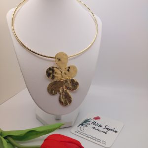 Flower Pendant Choker